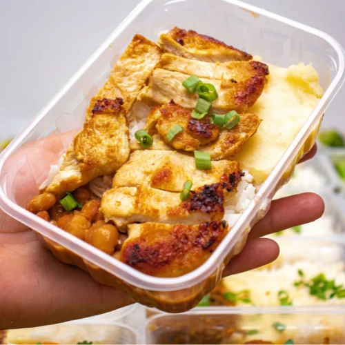 Pollo dorado con acompañamiento